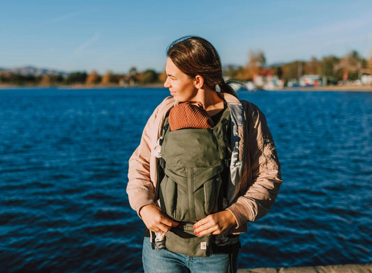 Écharpe de portage et porte-bébé : comment allier l'allaitement et vos sorties extérieures - Le porte-bébé