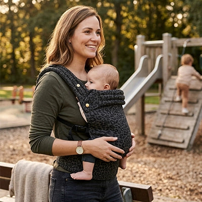 Porte bebe noir balade au parc