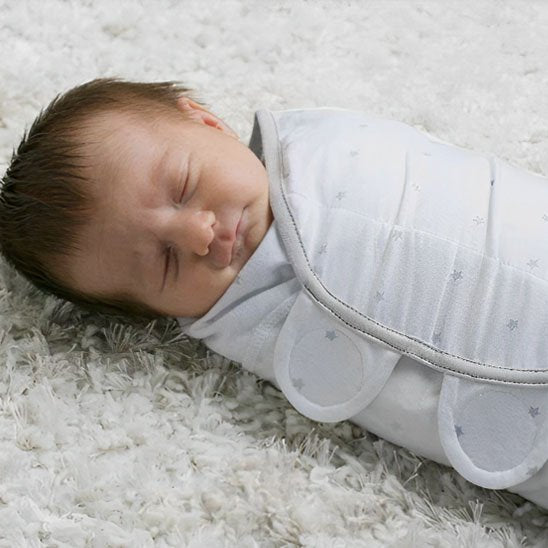 Couverture emmaillotage blanc gris petites étoiles bébé dodo